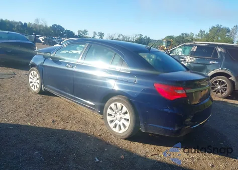 2014 Chrysler 200 Lx z USA, uszkodzony, nr VIN 1C3CCBAB4EN122665